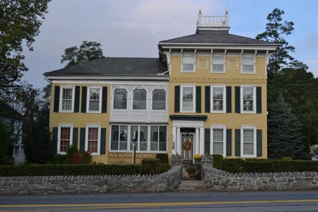 Ej Bowman House Bed & Breakfast Литиц Екстериор снимка