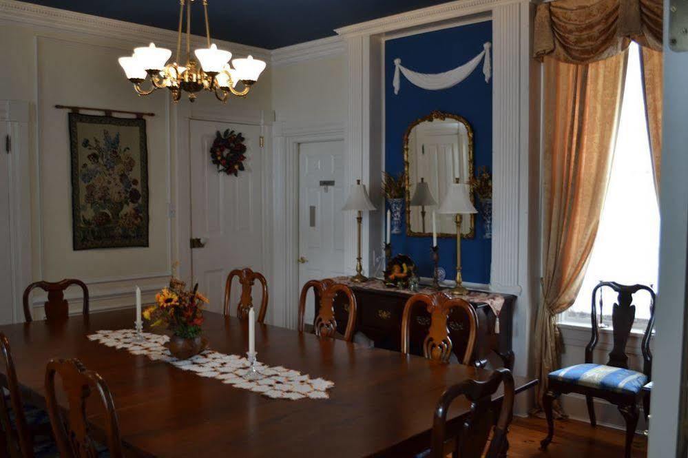 Ej Bowman House Bed & Breakfast Литиц Екстериор снимка